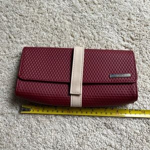 Clutch by Jantaminiau.